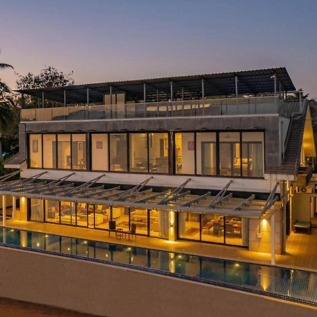 Oceanic Sunsets With River View, Comp Breakfast & Infinity Pool At Stayvista Verem Exterior foto