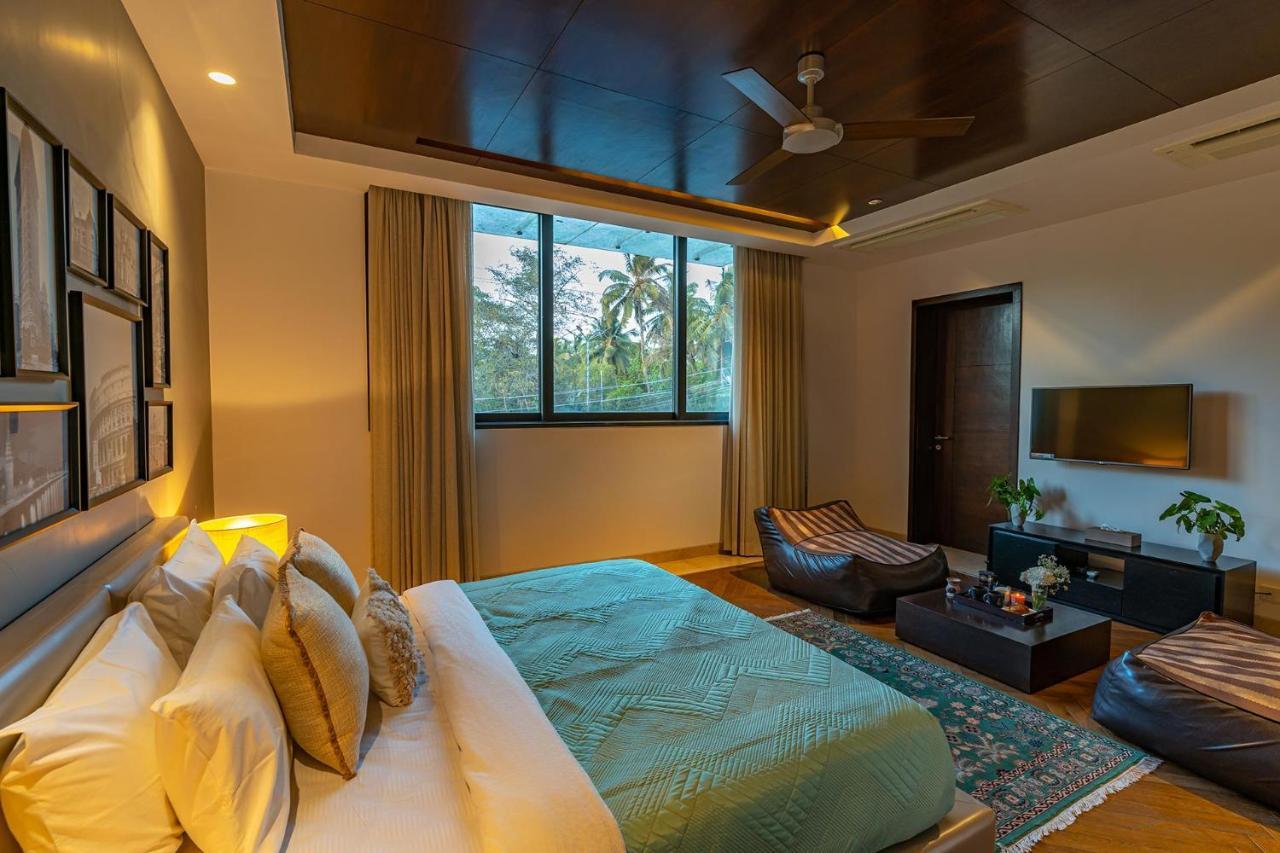 Oceanic Sunsets With River View, Comp Breakfast & Infinity Pool At Stayvista Verem Exterior foto