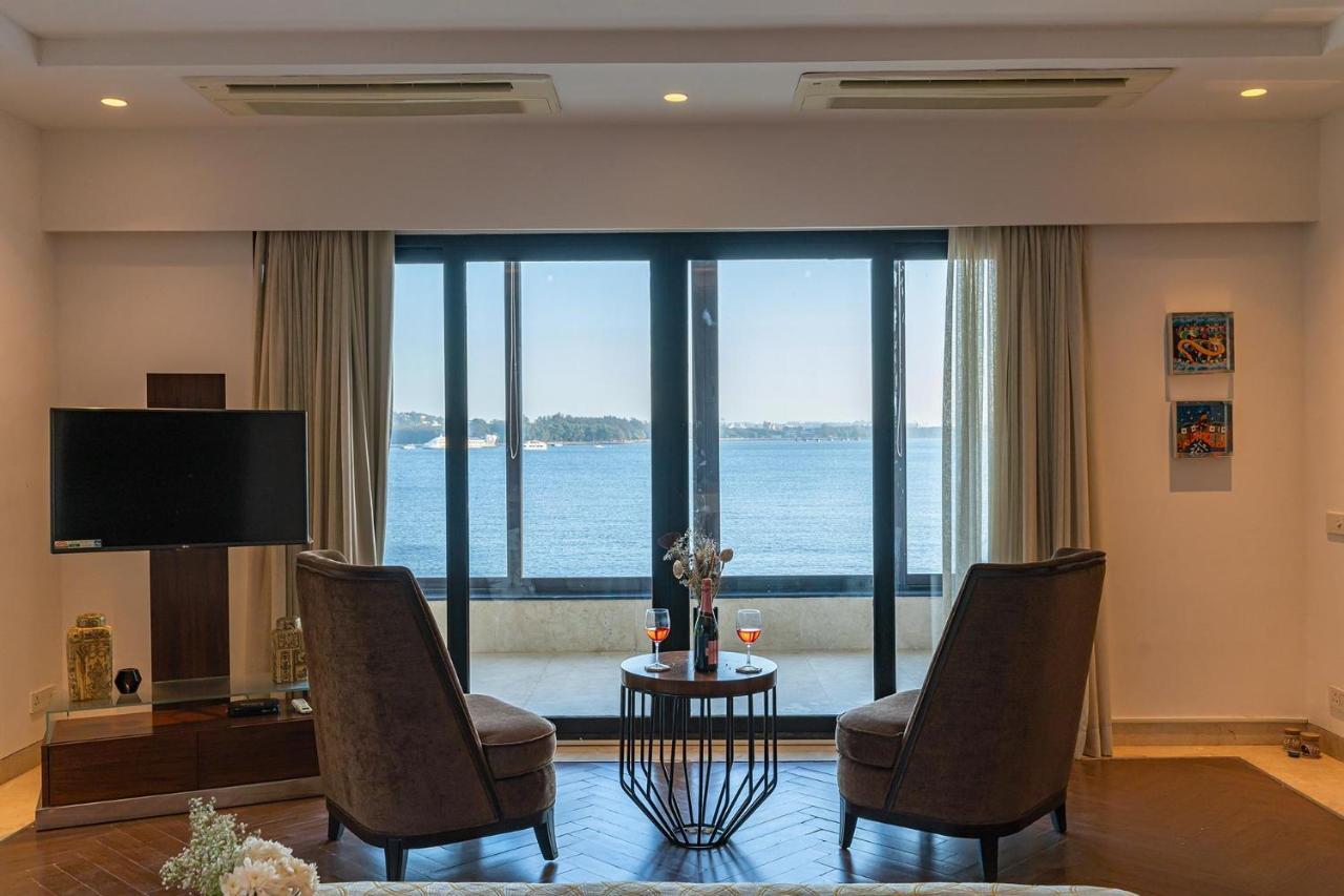 Oceanic Sunsets With River View, Comp Breakfast & Infinity Pool At Stayvista Verem Exterior foto