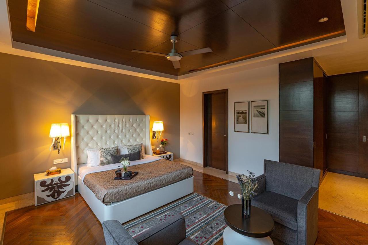 Oceanic Sunsets With River View, Comp Breakfast & Infinity Pool At Stayvista Verem Exterior foto