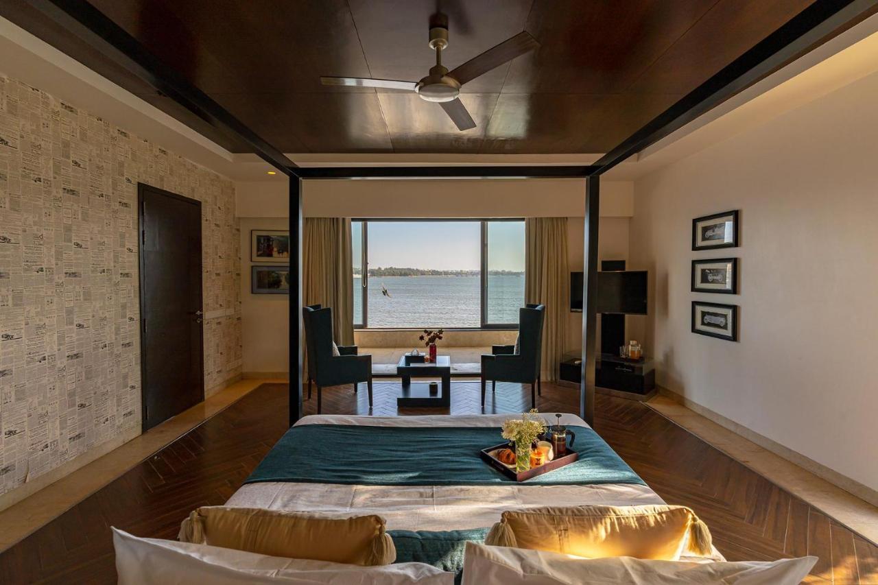 Oceanic Sunsets With River View, Comp Breakfast & Infinity Pool At Stayvista Verem Exterior foto