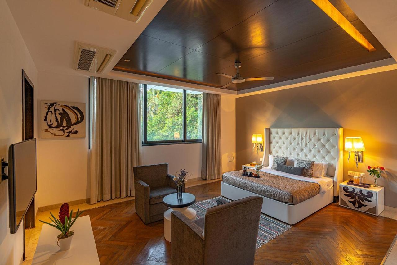 Oceanic Sunsets With River View, Comp Breakfast & Infinity Pool At Stayvista Verem Exterior foto