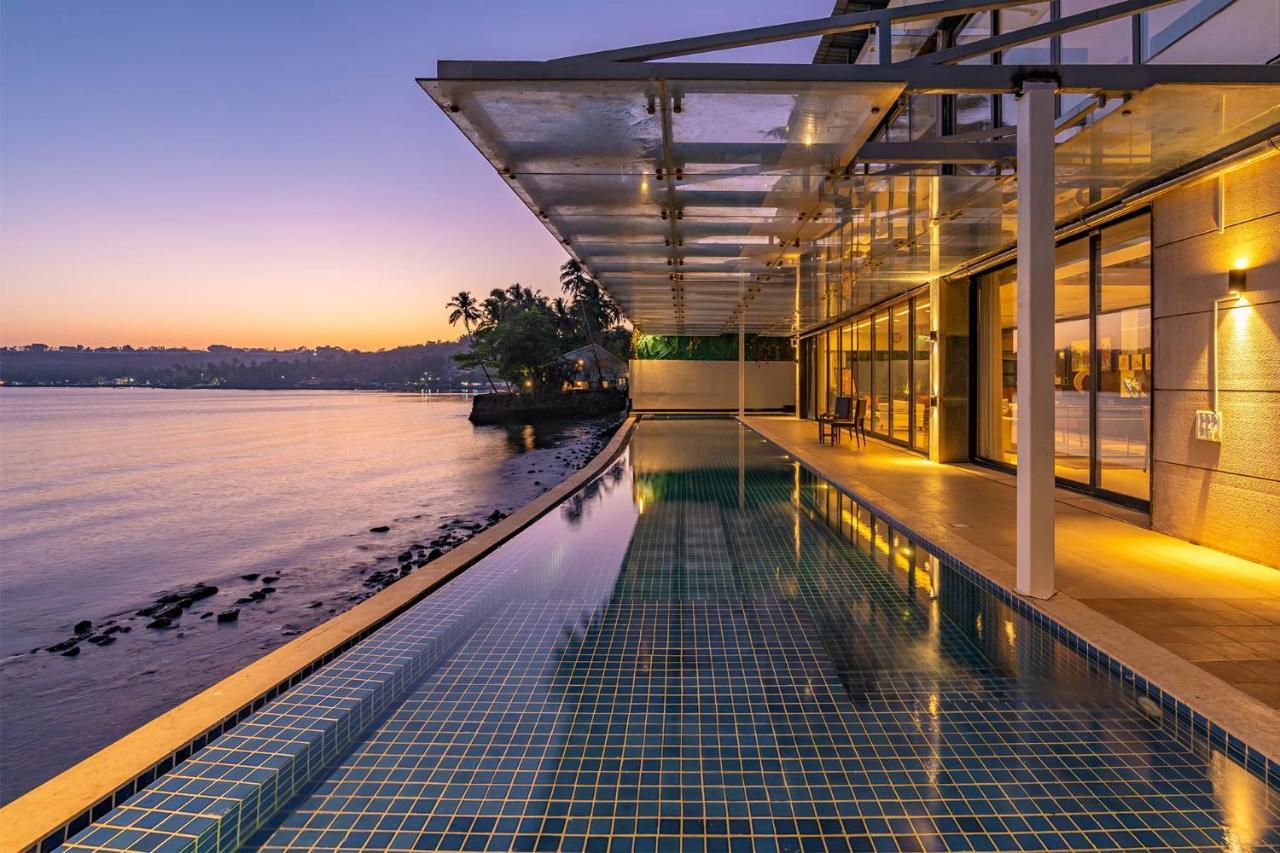 Oceanic Sunsets With River View, Comp Breakfast & Infinity Pool At Stayvista Verem Exterior foto