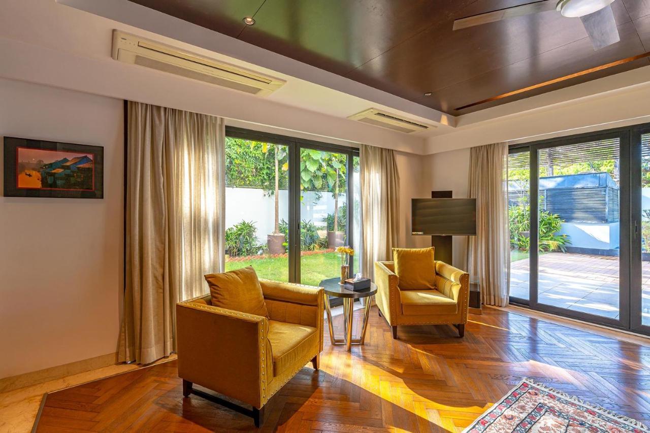Oceanic Sunsets With River View, Comp Breakfast & Infinity Pool At Stayvista Verem Exterior foto