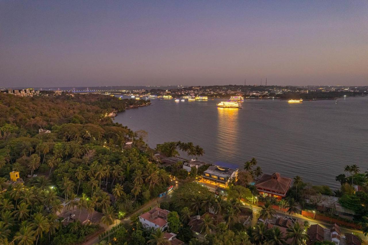 Oceanic Sunsets With River View, Comp Breakfast & Infinity Pool At Stayvista Verem Exterior foto