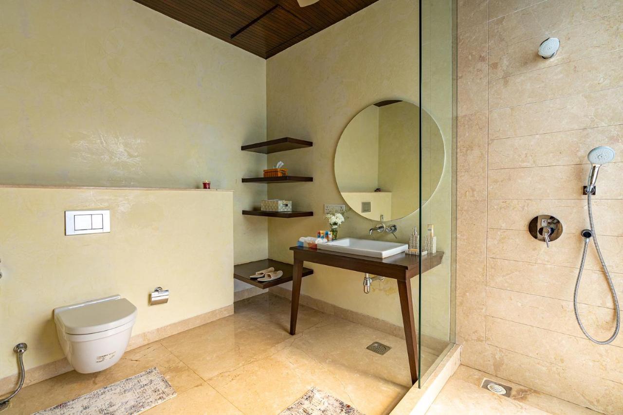 Oceanic Sunsets With River View, Comp Breakfast & Infinity Pool At Stayvista Verem Exterior foto