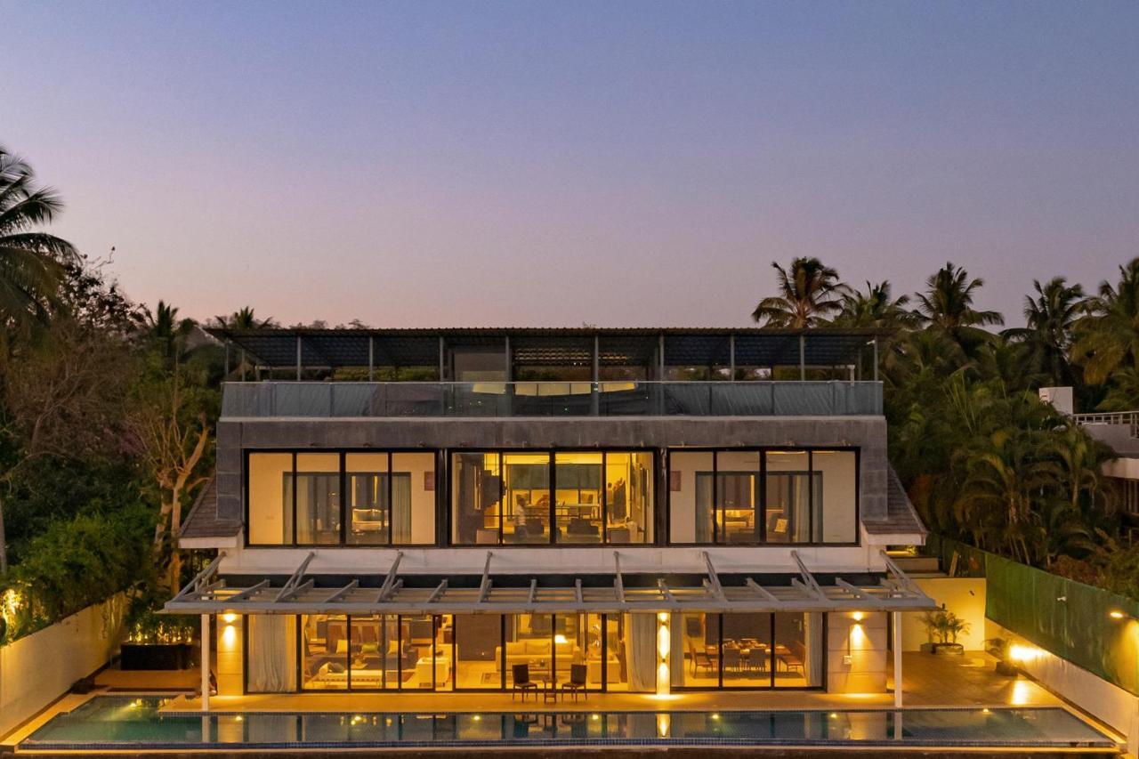 Oceanic Sunsets With River View, Comp Breakfast & Infinity Pool At Stayvista Verem Exterior foto